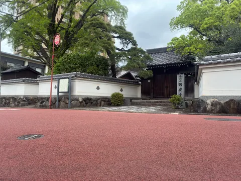 古都の静寂、時が止まる瞬間