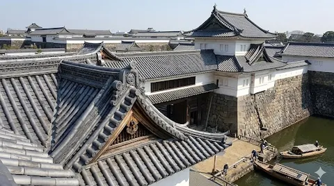 瓦屋根が誘う古城の情景