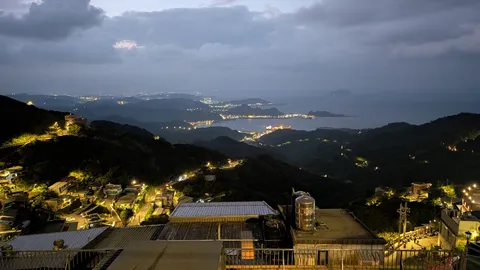 光が彩る湾岸の夜景
