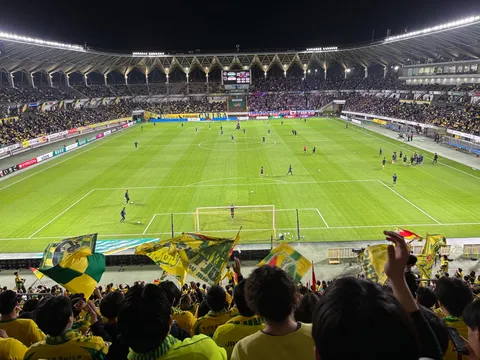 熱狂のスタジアム、光と影のドラマ