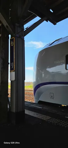 静寂に佇む列車の旅立ち