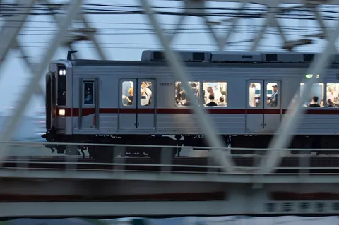 橋を渡る車内の物語