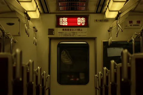 夜行列車、揺れる車内