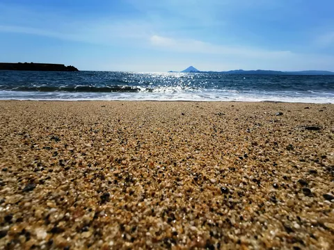 波打ち際から見つめる水平線