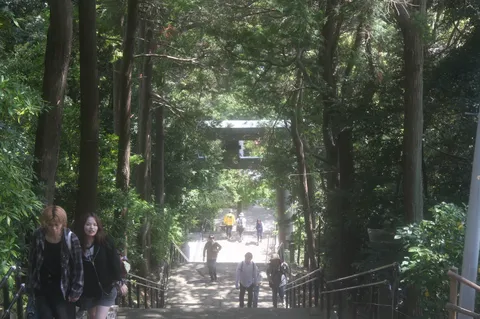 木漏れ日と古都の石段