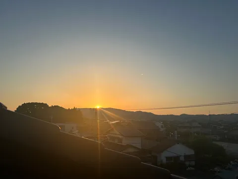 夕陽が描く静かな街並み