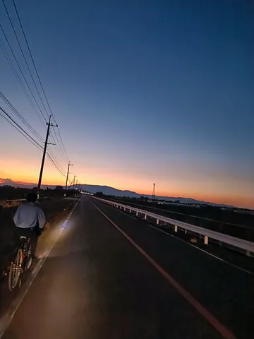 夕暮れサイクリングロード