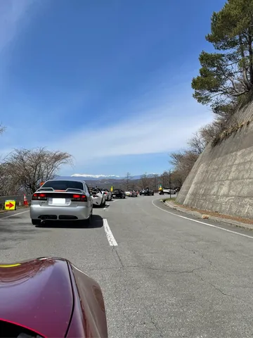 青空の下、連なる愛車たち