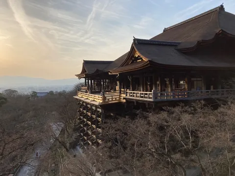 古都に佇む、天空の舞台