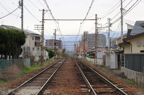 どこまでも続く線路の風景