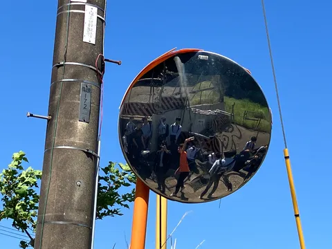 ミラーに映る日常、これは一体？