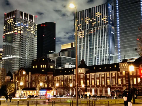 歴史を灯す都会の夜