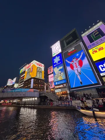 煌めく道頓堀の夜