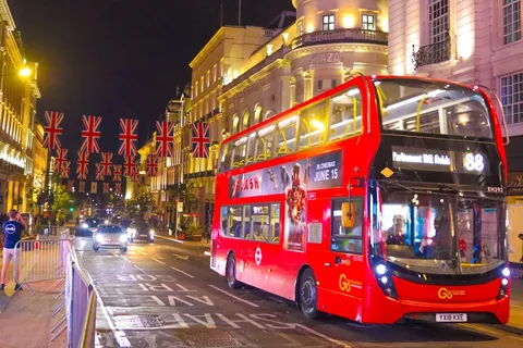 ユニオンジャック揺れるロンドンの夜