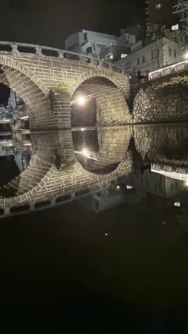 夜の石橋に映る静寂