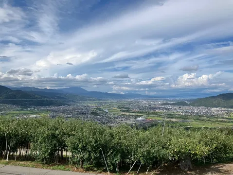 翠巒の麓に広がる、悠久の町並み