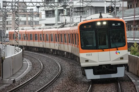 雨にほどける急行