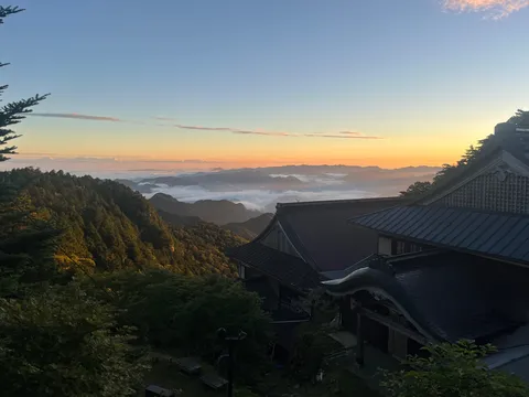 山の宿、雲海つき