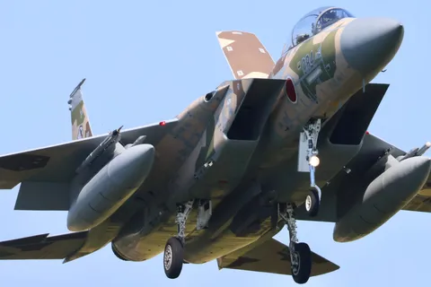 青空に映える戦闘機の迫力