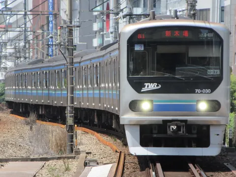 都会を駆け抜ける近未来トレイン