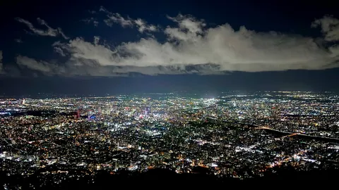夜景が広がる静かな空気