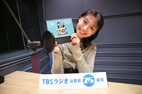 笑顔とラジオの気配