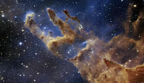 星が生まれる神秘の柱