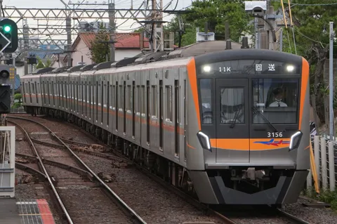 疾走する列車の旅路