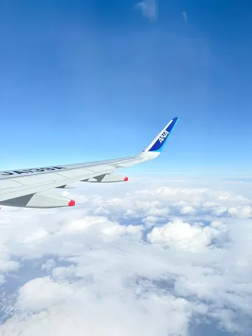 青空と雲と飛行機雲