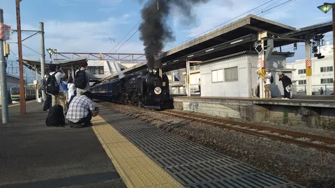 煙と黒煙、蒸気機関車の旅情