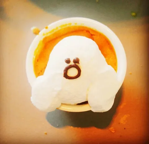 白い幽霊が現れたプリン
