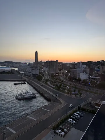 夕暮れの港町の余韻