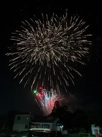 夜空を彩る大輪の花火