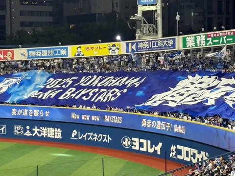 青い空に映える、ベイスタースの応援旗