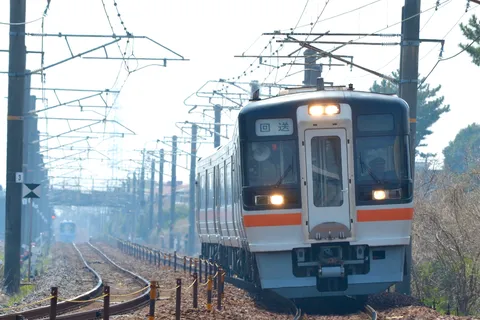 線路と電車の旅路