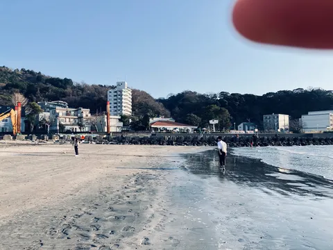 潮風と街並みのコントラスト