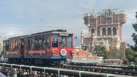 レトロ列車と天空の古城