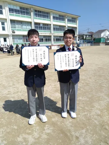 卒業証書を胸に、未来へ