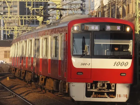 夕暮れの赤い列車の語り