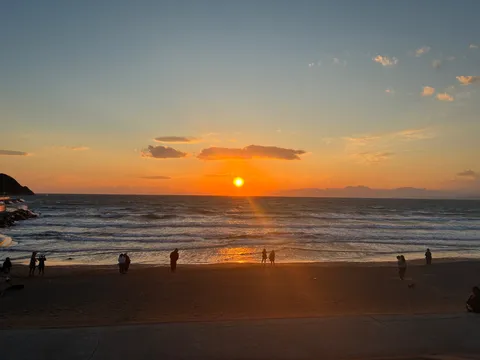 夕陽が描く海の情景