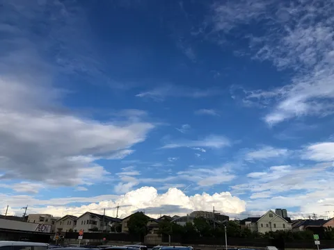 夏の終わりの群青と積雲