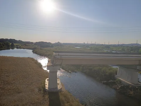 陽と水路の風景