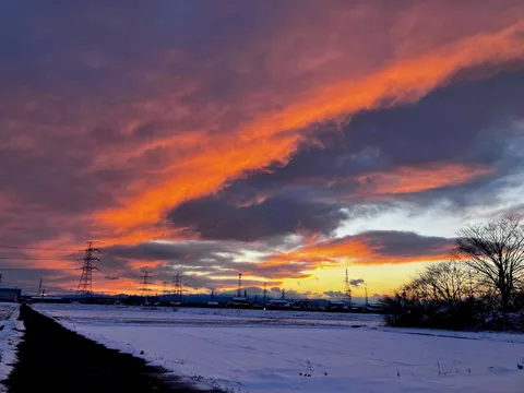 夕焼けと雪の彼方へ