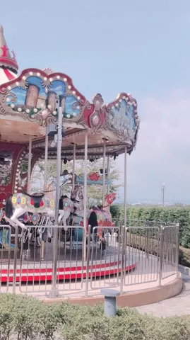 回転する光と馬の夢