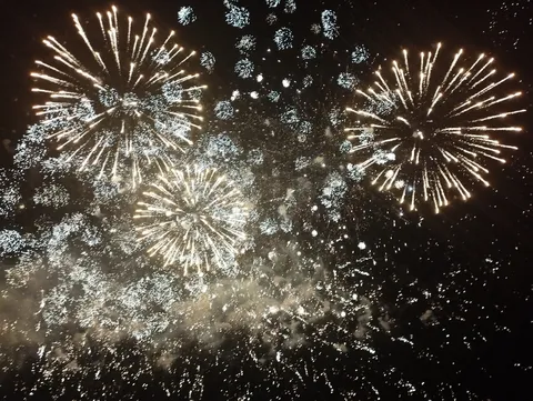 夜空を染める花火の記憶
