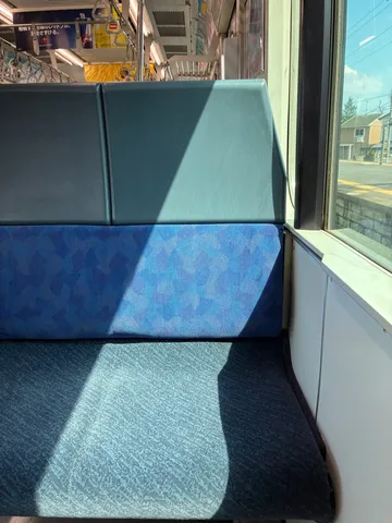 日常を切り取る、静かな車窓