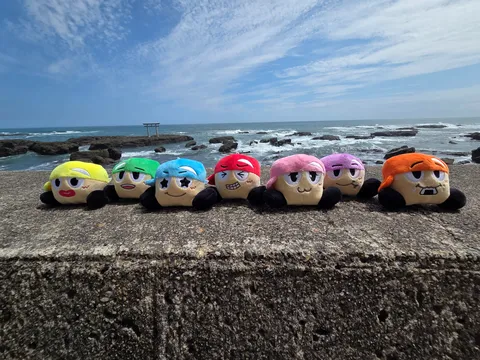 海風とぬいぐるみの小さな列