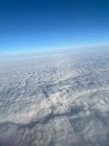 雲海を渡る青い空