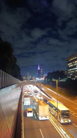 都会の夜景と渋滞、ノスタルジー？