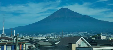 山影と街の対話風景